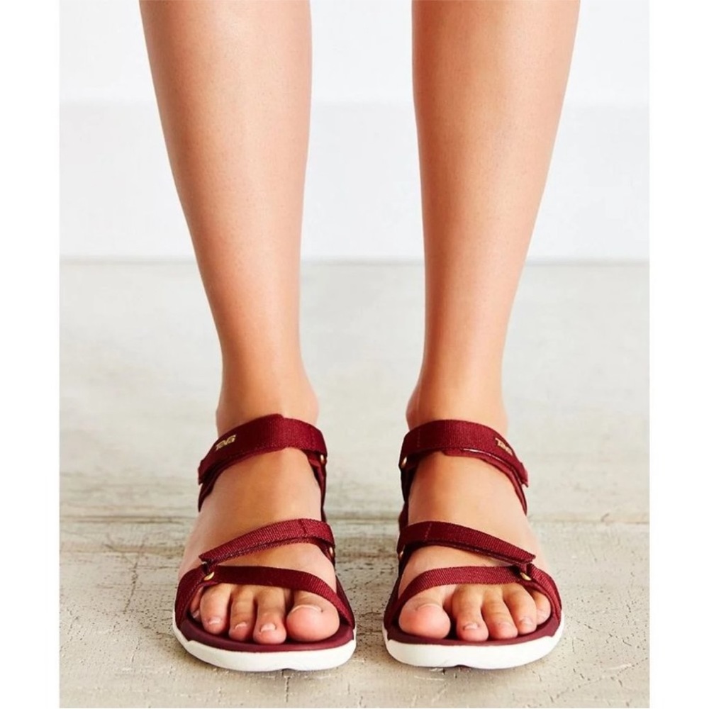 Teva Verra Sandal Maroon/Wine size 8